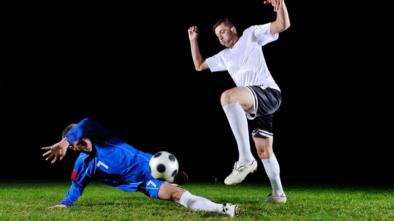 soccer player evading tackle
